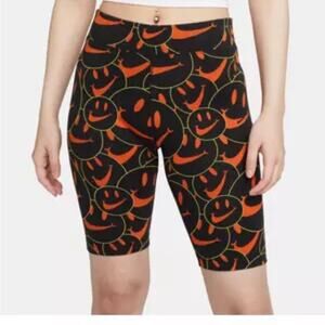 NWT Nike Sportswear Essential Bike Shorts Happy Face Swoosh Bike Shorts Small